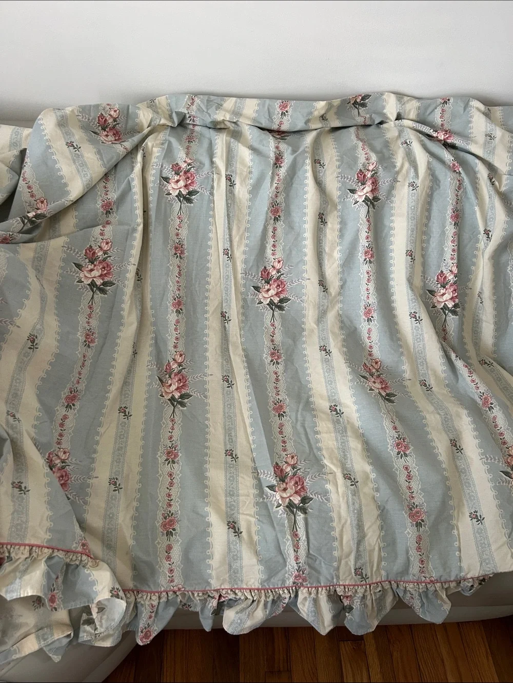 Vntg King Top Sheet Roses with Lace and Ruffles
